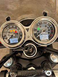 Triumph bonneville t100