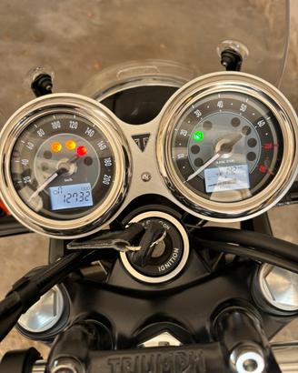 Triumph bonneville t100