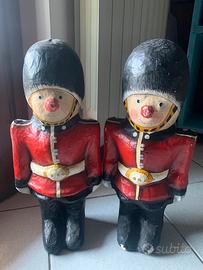 Guardie inglesi in cartapesta