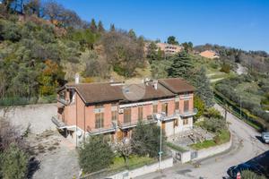 4 LOCALI A FOSSOMBRONE