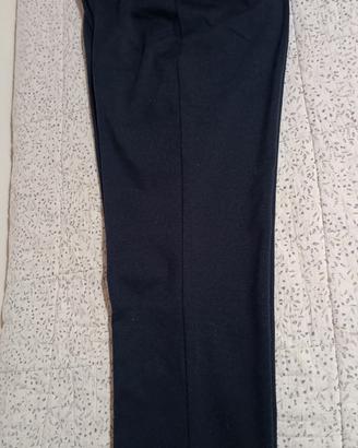 Pantaloni blu con elastico in vita taglia XL.