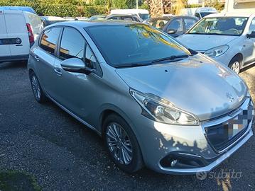 Peugeot 208 PureTech 82 5 porte Allure