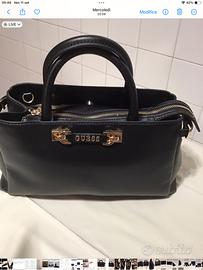 BORSA NERA CON TRACOLLA MARCA GUESS