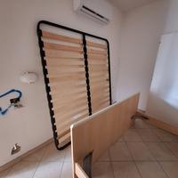 Letto con rete in doghe ed armadio