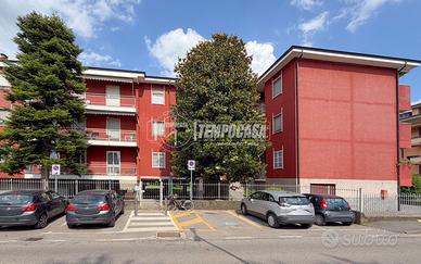 AMPIO E LUMINOSO 4 LOCALI CON BALCONE E BOX AUTO!