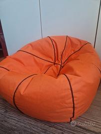 pouf a forma di pallone