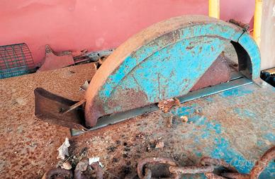 Sega circolare a banco per trattore