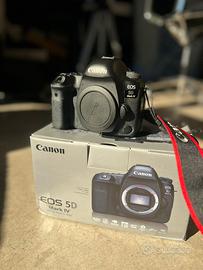 CANON EOS 5D Mark IV CON OMAGGIO SPECIALE