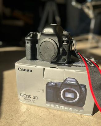CANON EOS 5D Mark IV CON OMAGGIO SPECIALE