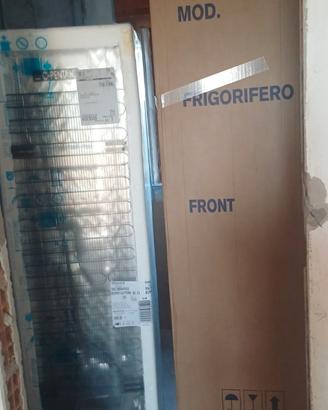 Frigo 320L e piano cottura 5 fuochi Hotpoint