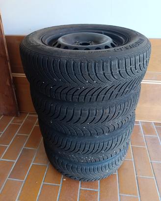 Cerchioni in ferro con gomme 205/65 R15