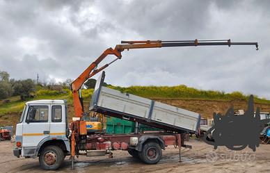 Iveco eurocargo 135-17 con gru