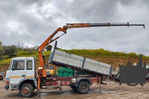 Iveco eurocargo 135-17 con gru