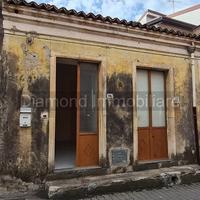 Casa indipendente con cortile a Piedimonte Etneo