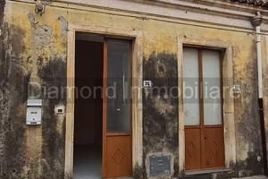 Casa indipendente con cortile a Piedimonte Etneo