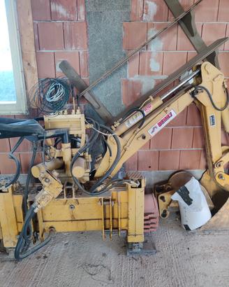 Retro escavatore trattore 