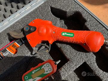 Forbice professionale a batteria Rinieri IRON 400