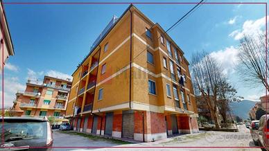 Appartamento di 90 m² con 4 locali e box auto a Ri