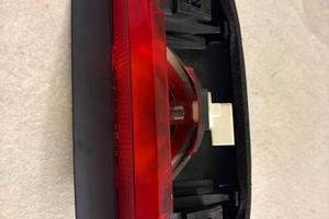 Faro stop centrale posteriore daihatsu Sirion