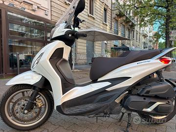 Piaggio beverly 400 hpe