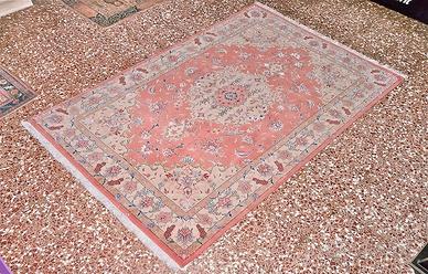 Tappeto persiano semi vecchio. anche kilim