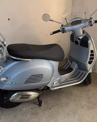 Vespa GTS Super 300 2022