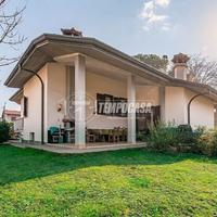 GORLA MAGGIORE - VILLA BIFAMILIARE CON PORTICO E