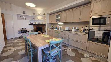 Appartamento di 180 m² con più di 5 locali a Monte