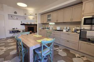 Appartamento di 180 m² con più di 5 locali a Monte