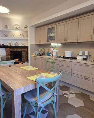 Appartamento di 180 m² con più di 5 locali a Monte
