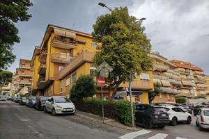 3 LOCALI A ALBANO LAZIALE