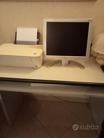 Scrivania porta PC.