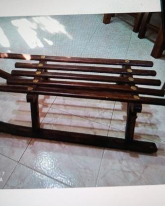 Slittino antico più di 100 anni. 