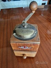 Antico macina caffè in legno