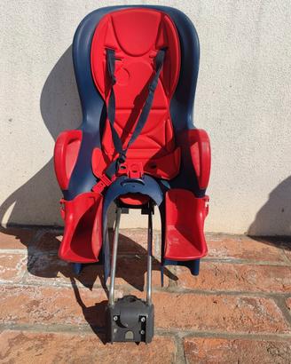 seggiolino bici rosso blu tenuto bene