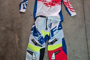 abbigliamento  tuta stivali motocross 