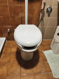 sanitario wc bagno per anziani, con seduta