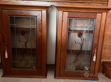 Coppia di vetrinette artigianali in legno