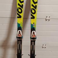 Questo è un paio di sci Völkl Racetiger Speedwall 