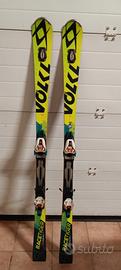 Questo è un paio di sci Völkl Racetiger Speedwall 