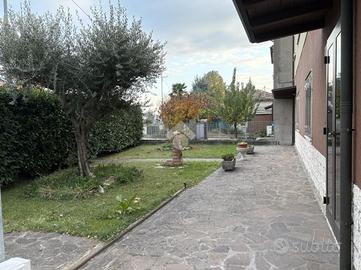 PORZIONE DI BIFAMILIARE A FERRARA
