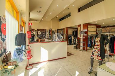 NEGOZIO A SANT'ANGELO LODIGIANO