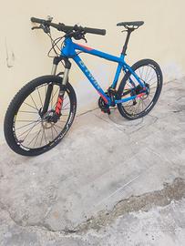 MOUNTAIN BIKE BLU COME NUOVA