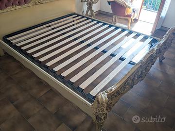 Doghe matrimoniali  in legno 