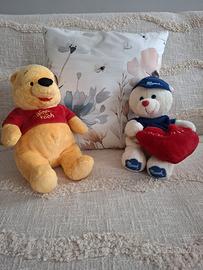 Due peluche Winnie the Pooh e e Orsetto Perugina
