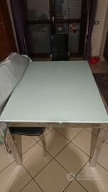 Tavolo in vetro temperato allungabile
