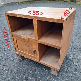 Comodino in legno