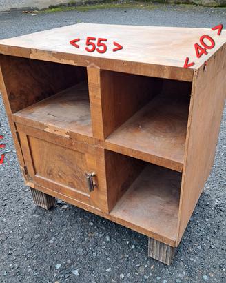 Comodino in legno