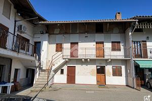 CASA DI CORTE A IVREA