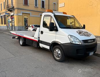 Carroattrezzi iveco daily